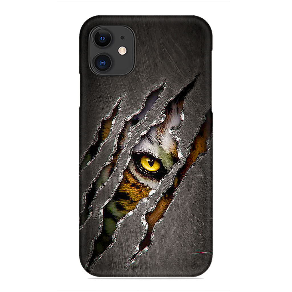 Fierce Glance – Tiger Through the Claws Phone Case